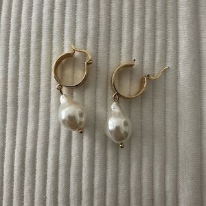 Elegant Gold and Pearl Hoop Earrings